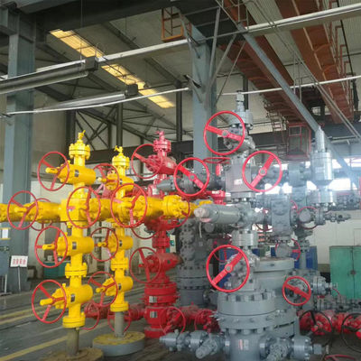 Carbon Steel Oil Drilling API Wellhead en Kerstboomapparatuur met buiskop, behuizing kop, kruis en poort kleppen